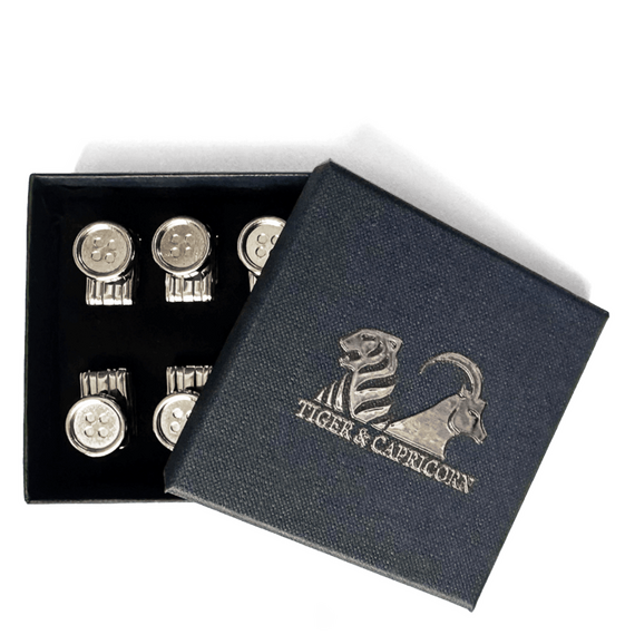 6 silberne Bracetacs in einer dunkelblauen SCHmuckschachtel