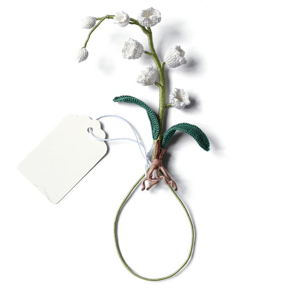 Boutonniere eines gehäkelten, seidenen weißen...