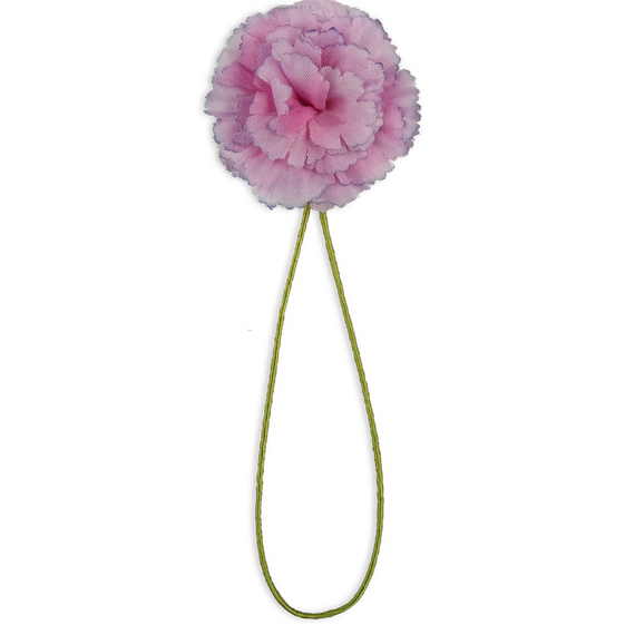 Boutonniere einer rosa Nelke aus Seide.