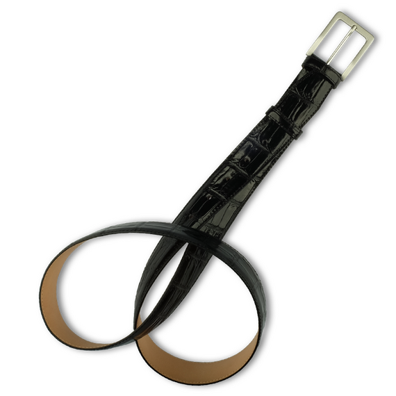 Bild eines Ledergrtels in schwarzer Reptilleder-Optik mit silberfarbener Schnalle
