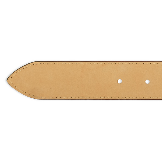Detailbild der Rckseite der Spitze eines cognacfarbenen Ledergrtel mit edler Narbung