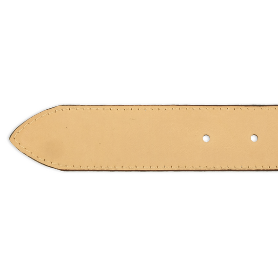 Detailbild der Rckseite der Spitze eines Ledergrtels in heller Schlangenleder-Optik