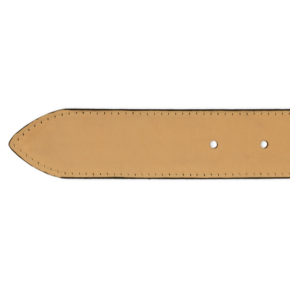 Detailbild der Rckseite der Spitze eines Ledergrtels in schwarzer Schlangenleder-Optik