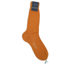 Socken in sattem Orange mit Rippen von Calzificio M...