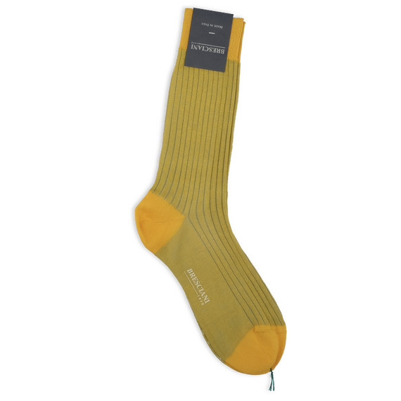 Socken in Gelb mit hellblauen Schattenstreifen von Calzificio M Bresciani
