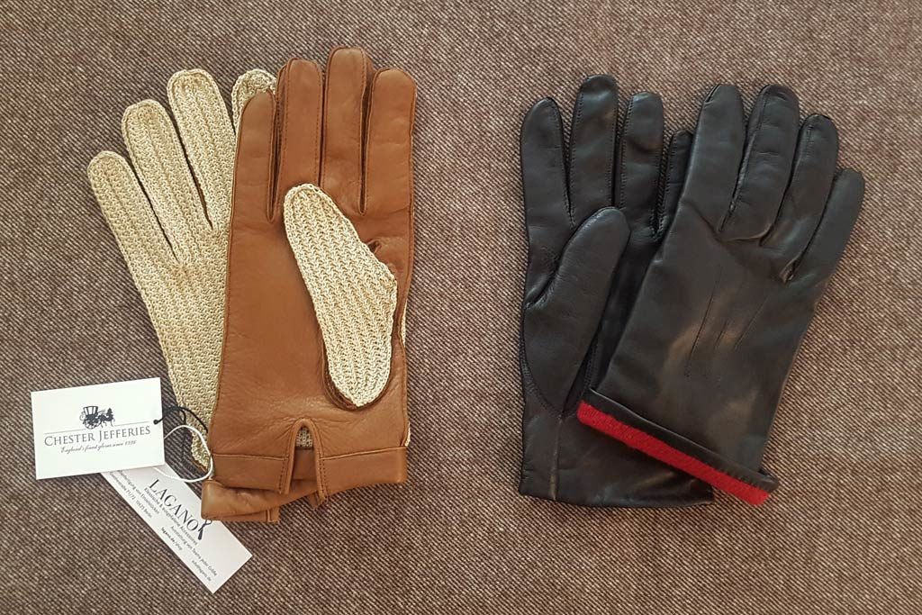 Performen Sie mit unseren Handschuhen im Cabrio auf einer Fahrt von Berlin ins Brandennburger Umland. Im Winter ggfls. auf dem Schlitten. Karlsbader Handschuhe