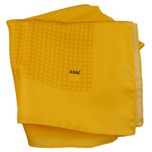 Tuch mit dem Logo des ADAC