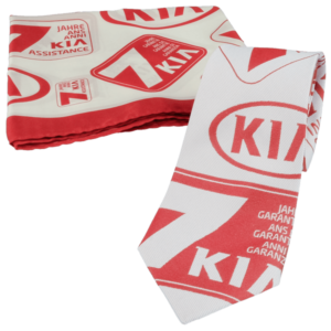 Krawatte mit Logos und Tuch mit Logos von Kia